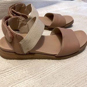 Dr. Scholl’s sandals with Velcro strap size 7